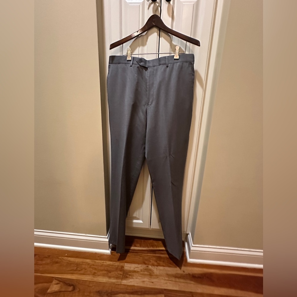 Like new Men’s 100% Wool Dress pant size 34 x 35